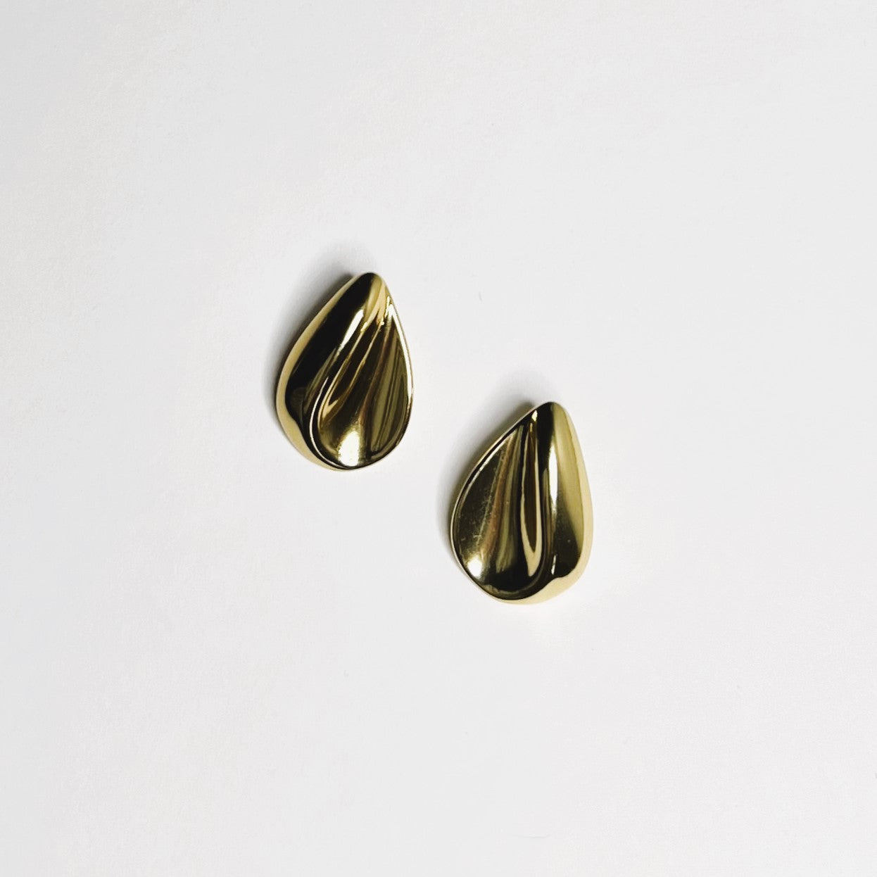 Pantai drop earring