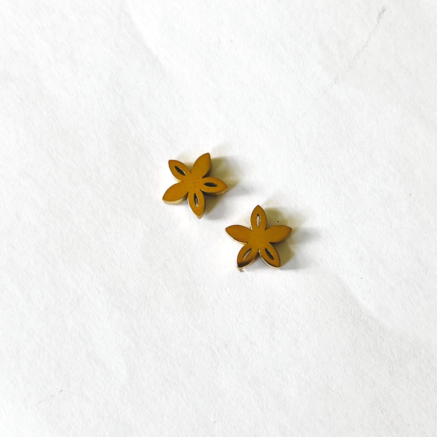 Tropical small flower earring