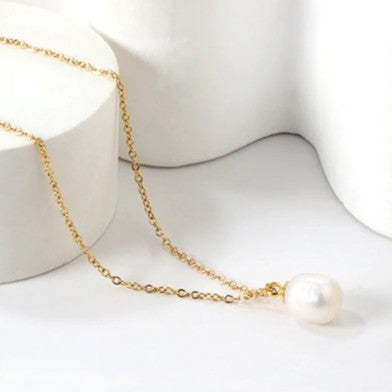 Moorea pendant necklace