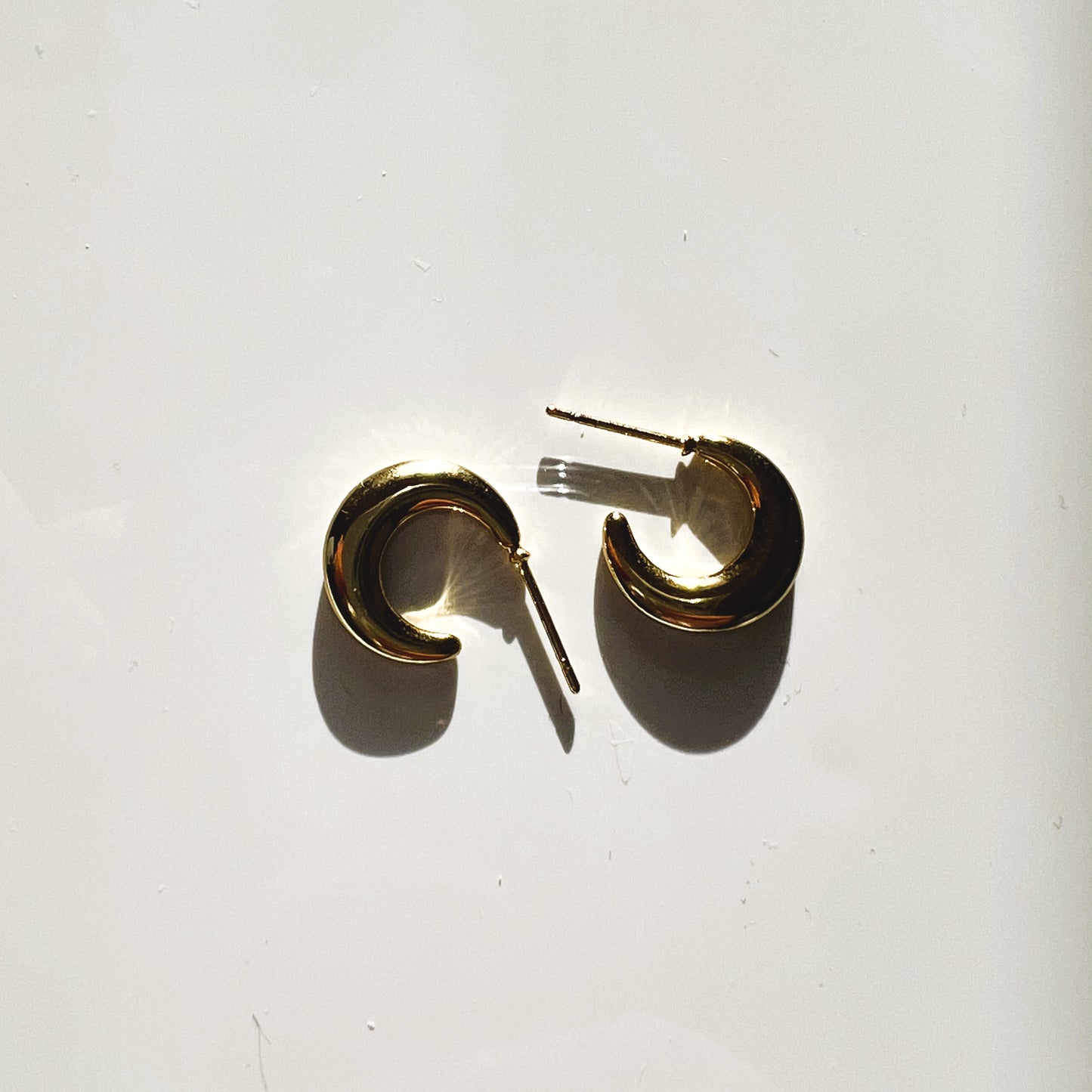 Navagio round earring