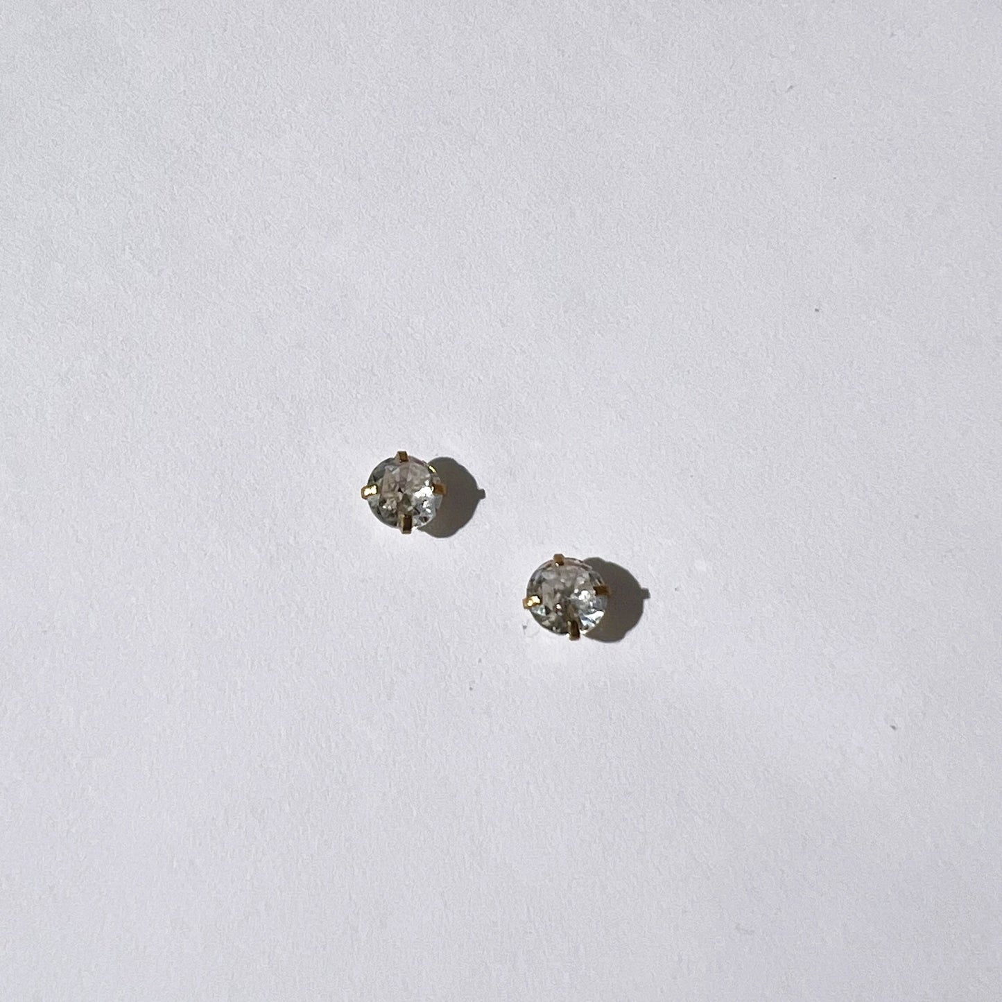 Silhouette 5mm stone earring