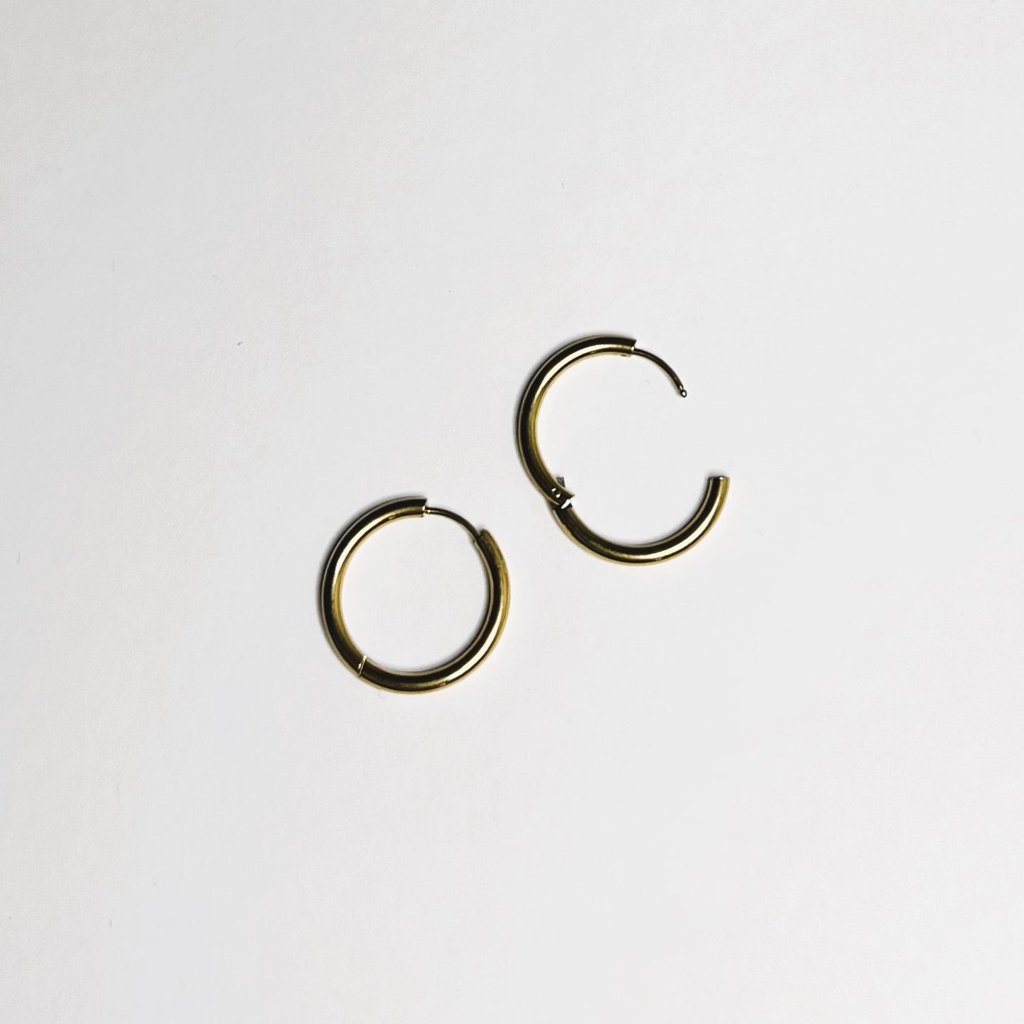 Maui 18mm hoop earring