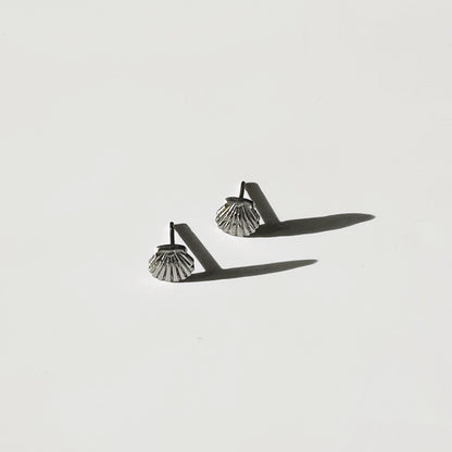 Palau small shell earrings