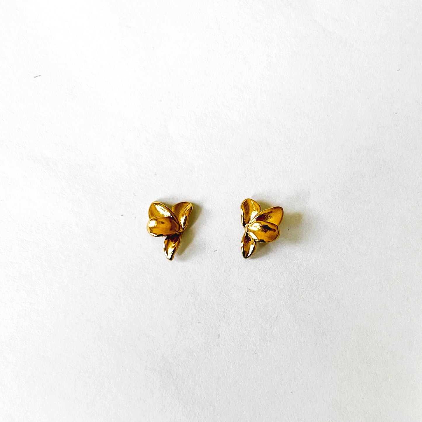 Tropical small leaf earring